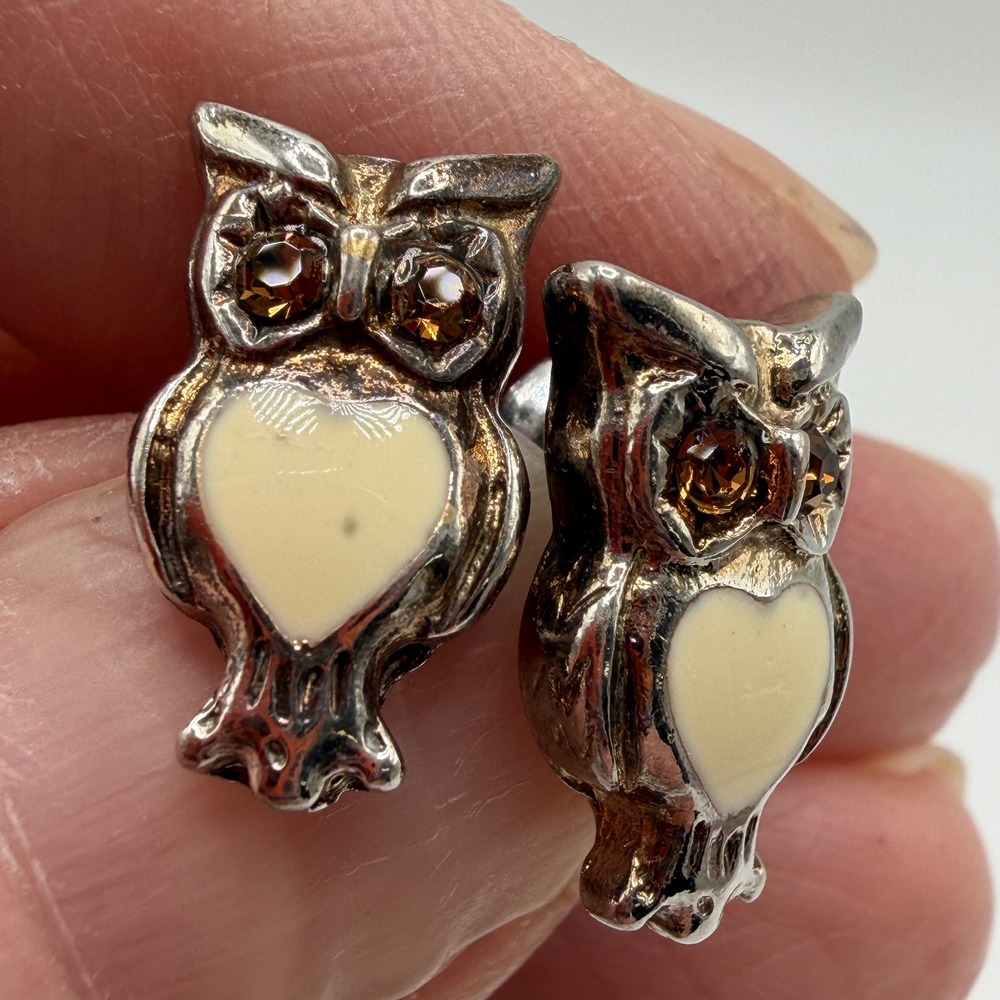 VTG Style Silver Tone Owl Stud Earrings Amber Crystal Eyes White Enamel‎ Heart